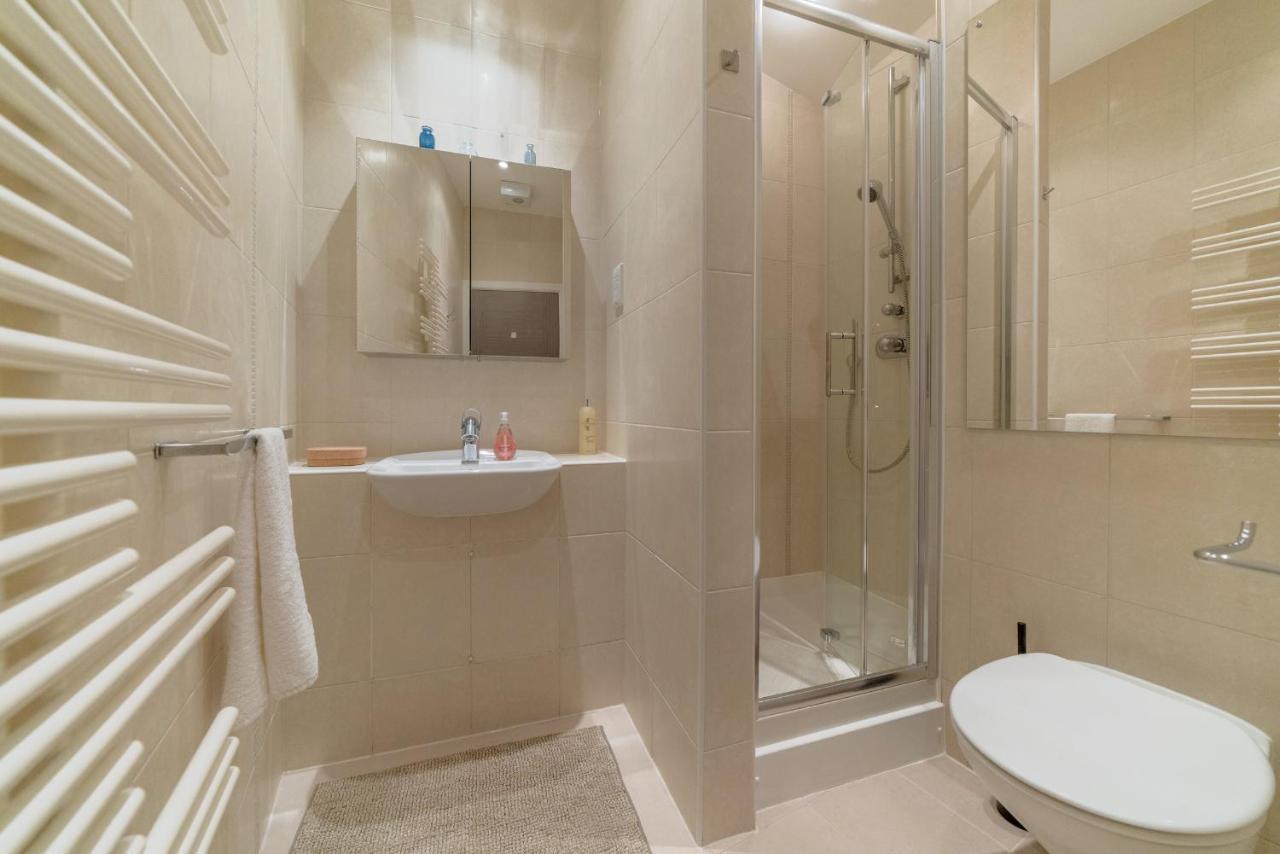 Huge & Central 3 Bedr, 4 Beds, 2,5 Bath Covent Gdn Apartment